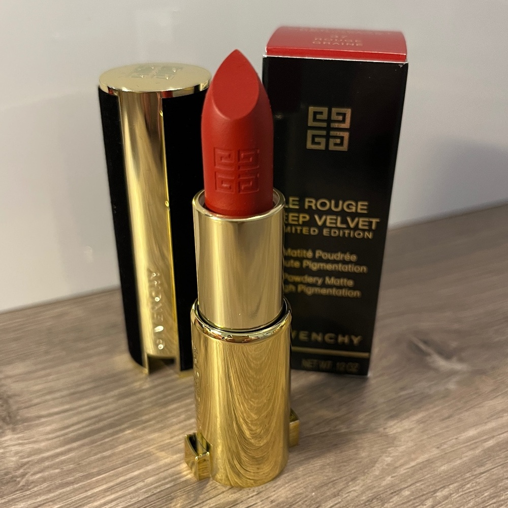 GIVENCHY Le Rouge Deep Velvet Matte in 37 Rouge Graine *LE*